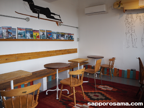 サムズアップコーヒースタンド店内席1.png