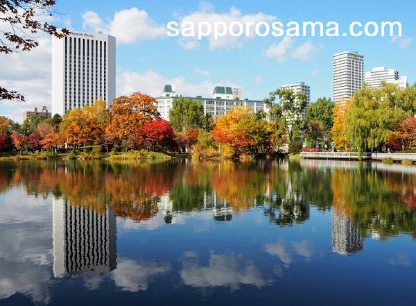 中島公園の菖蒲池と紅葉.png