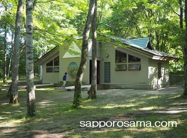 安平町鹿公園キャンプ場第1サイトのトイレ.jpg