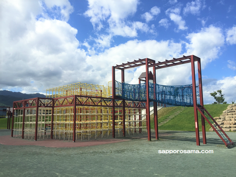 明日風公園のスーパージャングルジム.png