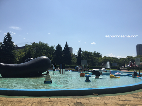 農試公園ちゃぷちゃぷ広場で水遊び.png