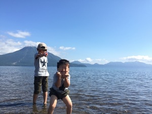 支笏湖を眺める美笛キャンプ場